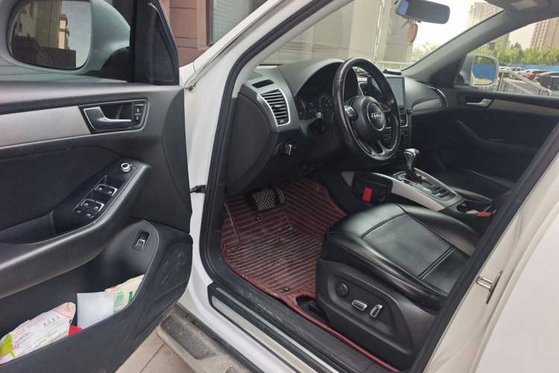 Used Audi Q5 2013 40 TFSI Ambition Driver Seat