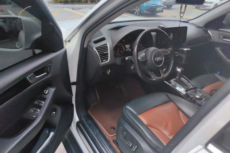 Used Audi Q5 2013 40 TFSI Technology Edition Driver Seat