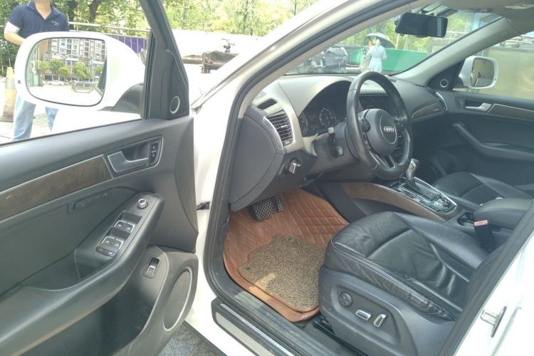 Used Audi Q5 2013 40 TFSI hybrid Driver Seat