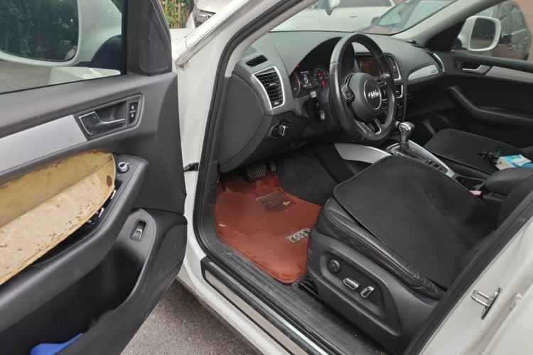 Used Audi Q5 2013 40 TFSI Technology Edition Driver Seat