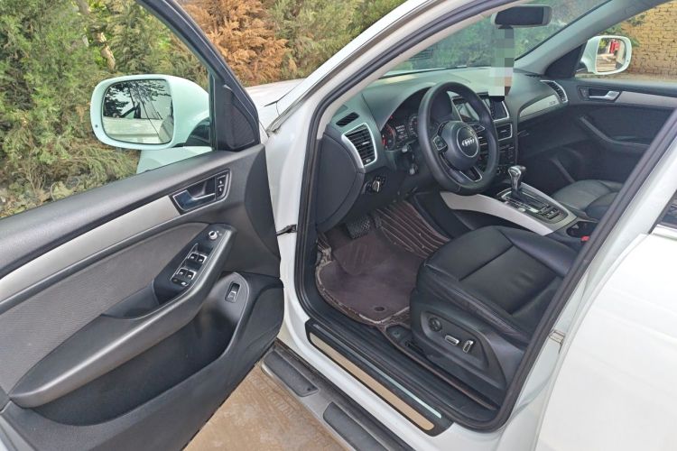 Used Audi Q5 2013 40 TFSI Ambition Driver Seat