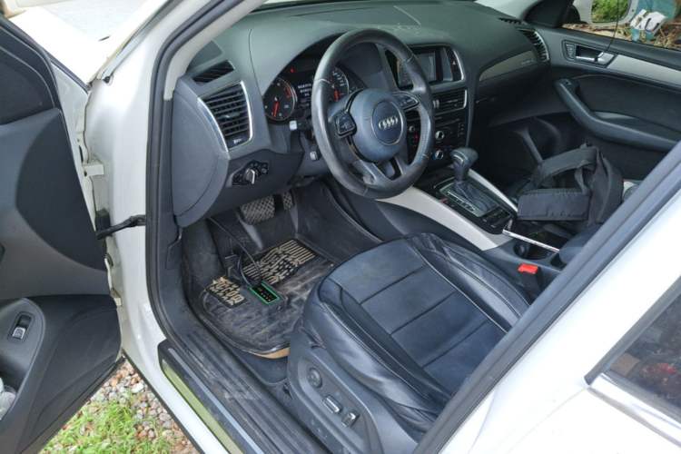 Used Audi Q5 2013 40 TFSI Ambition Driver Seat