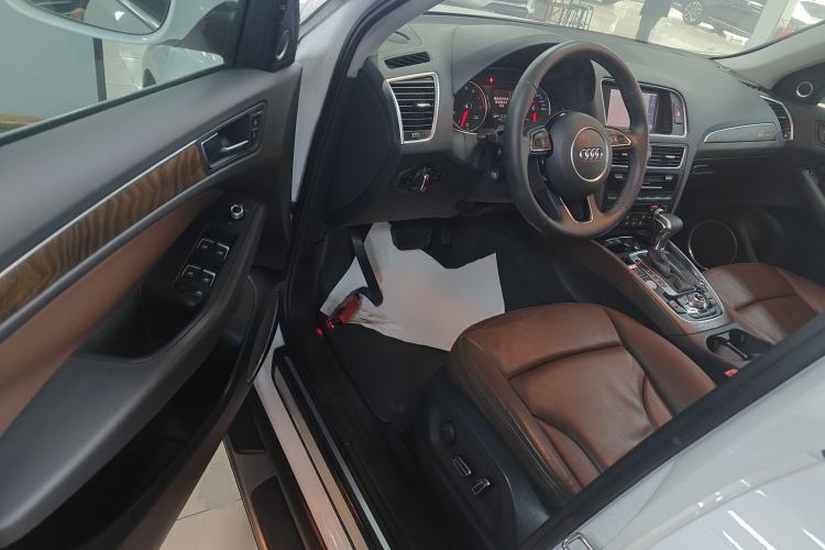 Used Audi Q5 2013 40 TFSI Comfort Edition Driver Seat
