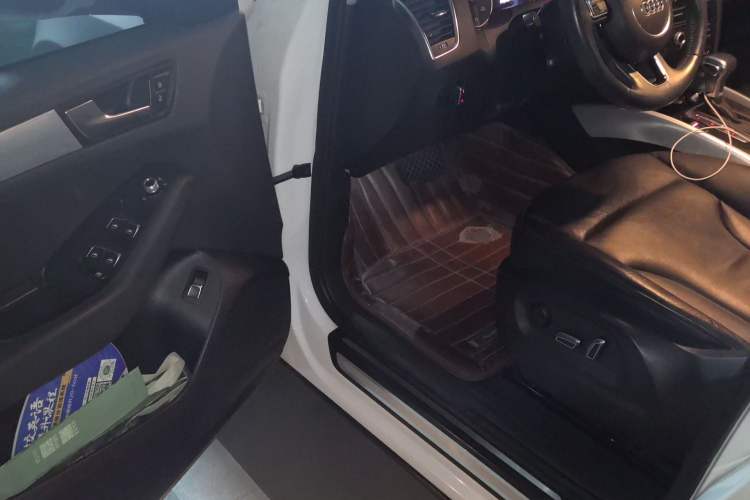 Used Audi Q5 2013 40 TFSI Technology Edition Driver Seat