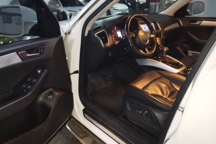 Used Audi Q5 2013 40 TFSI Technology Edition Driver Seat