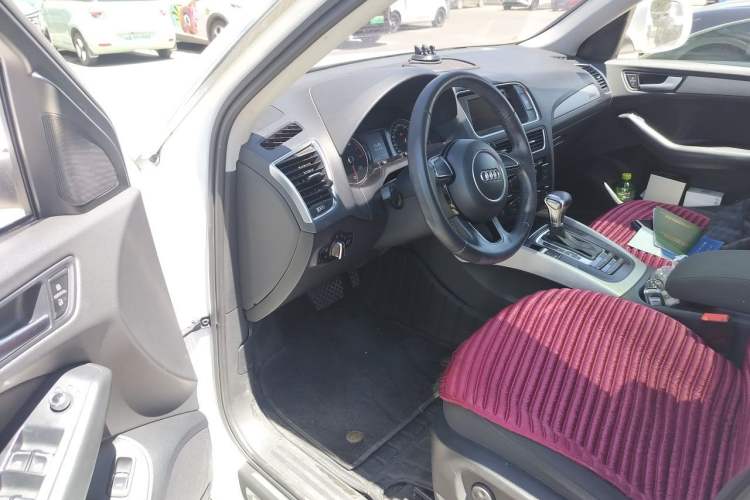 Used Audi Q5 2013 40 TFSI Ambition Driver Seat