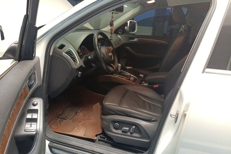 Used Audi Q5 2013 40 TFSI Comfort Edition Driver Seat