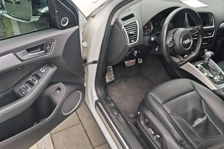 Used Audi Q5 2013 45 TFSI quattro Sport Edition Driver Seat