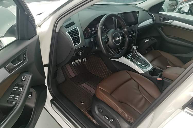 Used Audi Q5 2013 40 TFSI Technology Edition Driver Seat
