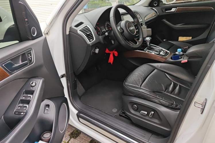 Used Audi Q5 2013 40 TFSI Comfort Edition Driver Seat