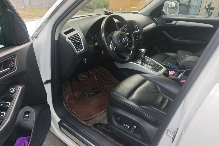 Used Audi Q5 2013 40 TFSI Technology Edition Driver Seat