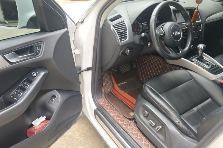 Used Audi Q5 2013 40 TFSI Ambition Driver Seat
