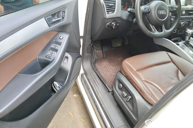Used Audi Q5 2013 40 TFSI Technology Edition Driver Seat