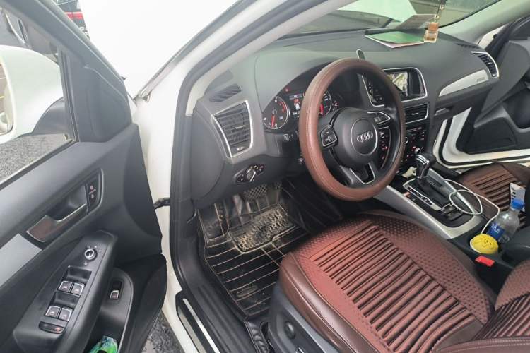 Used Audi Q5 2013 40 TFSI Ambition Driver Seat