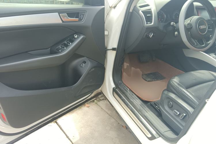 Used Audi Q5 2013 40 TFSI Technology Edition Driver Seat