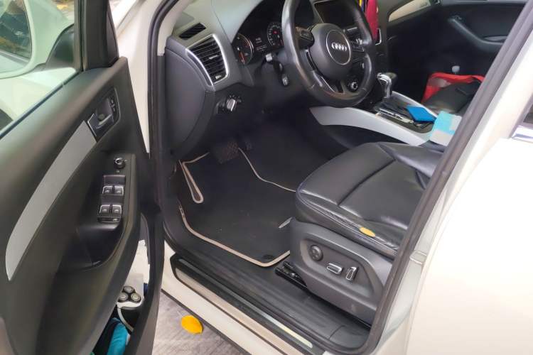 Used Audi Q5 2013 40 TFSI Technology Edition Driver Seat