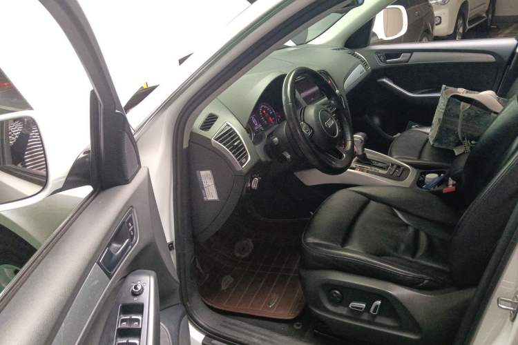 Used Audi Q5 2013 40 TFSI Technology Edition Driver Seat