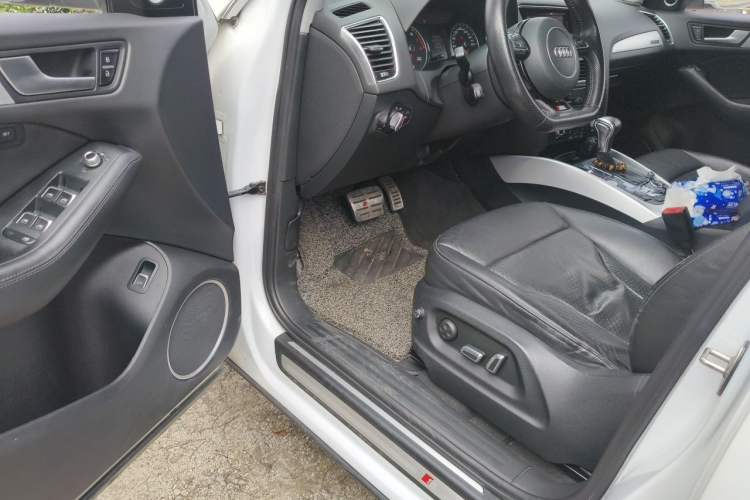 Used Audi Q5 2013 45 TFSI quattro Sport Edition Driver Seat