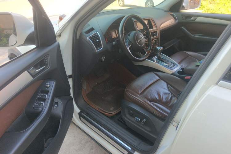 Used Audi Q5 2013 40 TFSI Technology Edition Driver Seat