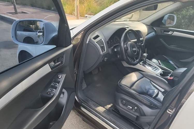 Used Audi Q5 2013 40 TFSI Technology Edition Driver Seat