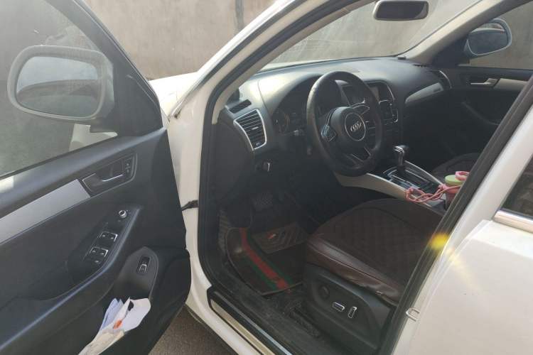 Used Audi Q5 2013 40 TFSI Technology Edition Driver Seat