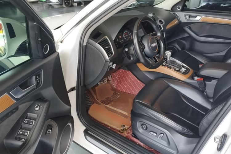Used Audi Q5 2013 45 TFSI quattro off-road version Driver Seat