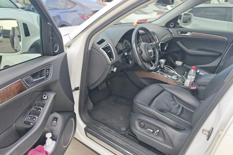 Used Audi Q5 2013 40 TFSI Comfort Edition Driver Seat