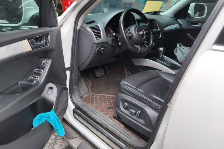 Used Audi Q5 2013 40 TFSI Technology Edition Driver Seat