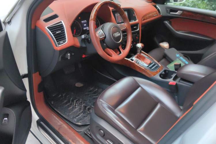 Used Audi Q5 2013 40 TFSI Ambition Driver Seat