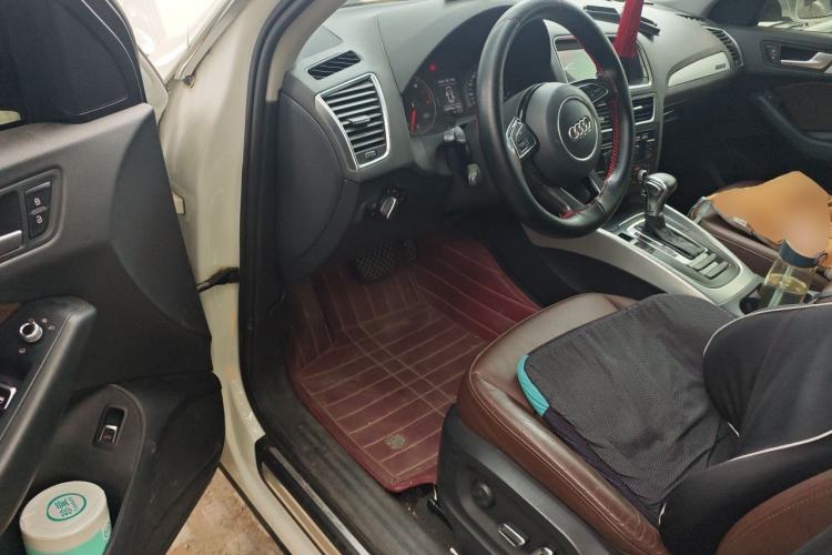 Used Audi Q5 2013 40 TFSI Technology Edition Driver Seat