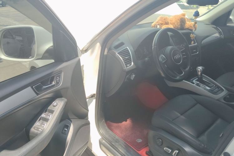 Used Audi Q5 2013 40 TFSI Ambition Driver Seat