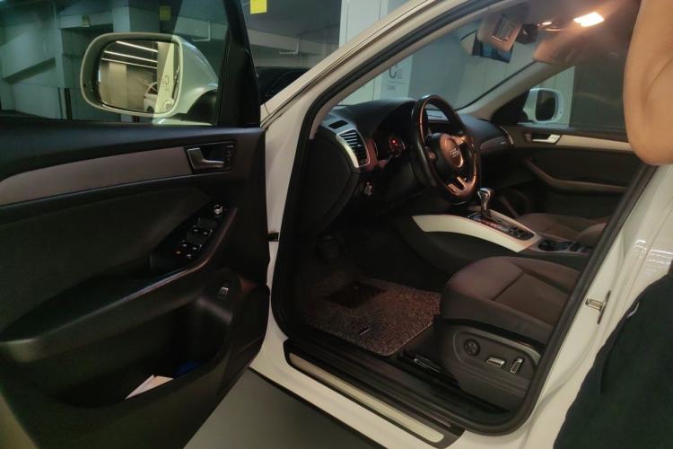 Used Audi Q5 2013 40 TFSI Ambition Driver Seat