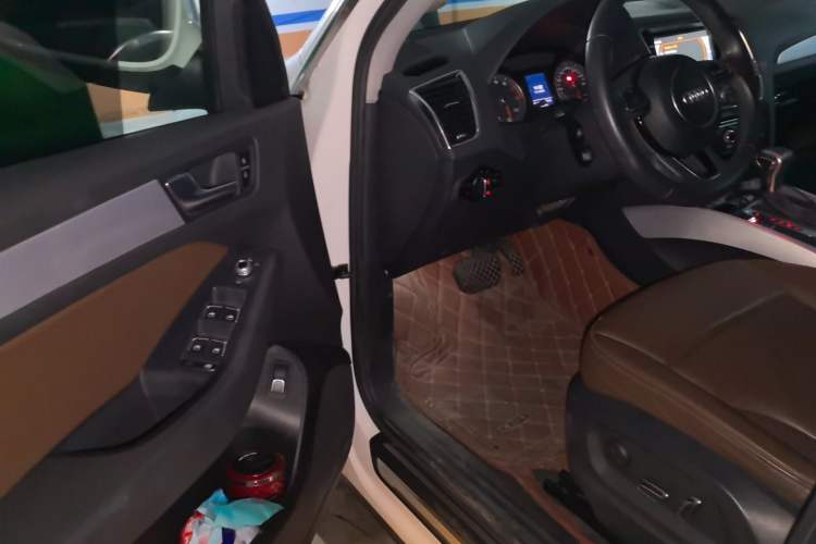 Used Audi Q5 2013 40 TFSI Technology Edition Driver Seat