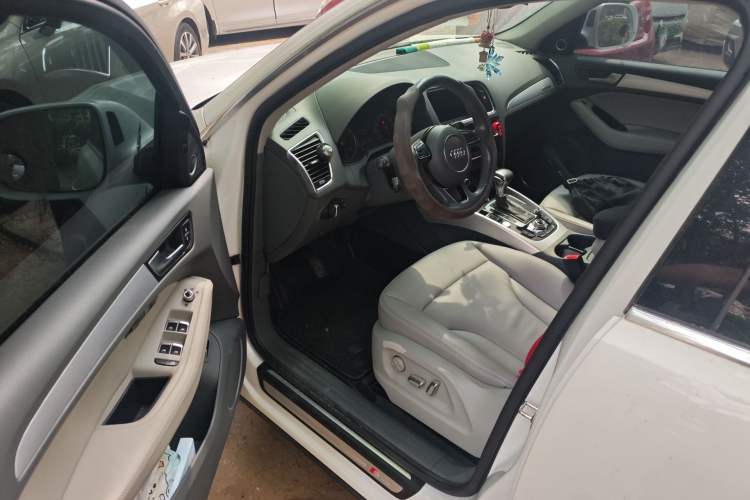 Used Audi Q5 2013 45 TFSI quattro Sport Edition Driver Seat