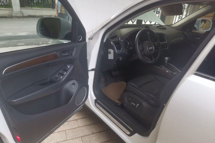 Used Audi Q5 2013 40 TFSI hybrid Driver Seat