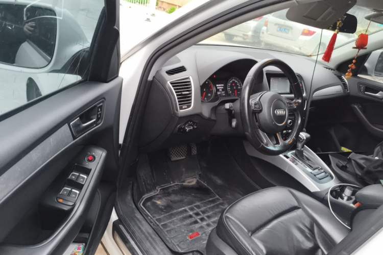 Used Audi Q5 2013 40 TFSI Technology Edition Driver Seat