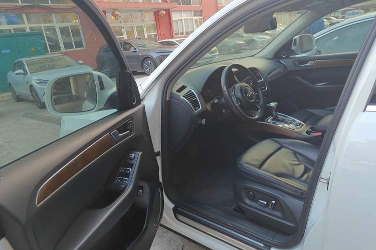 Used Audi Q5 2013 40 TFSI Comfort Edition Driver Seat