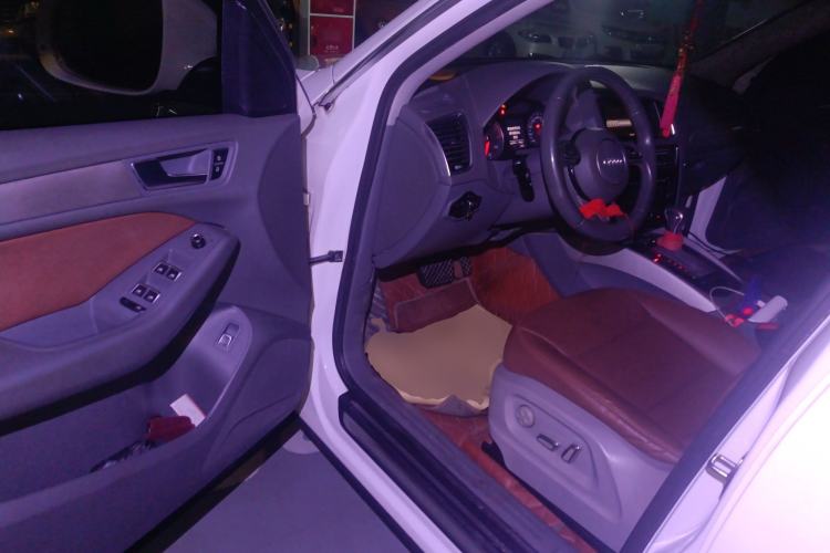 Used Audi Q5 2013 40 TFSI Ambition Driver Seat