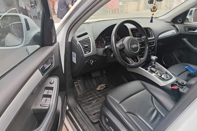 Used Audi Q5 2013 45 TFSI quattro Sport Edition Driver Seat