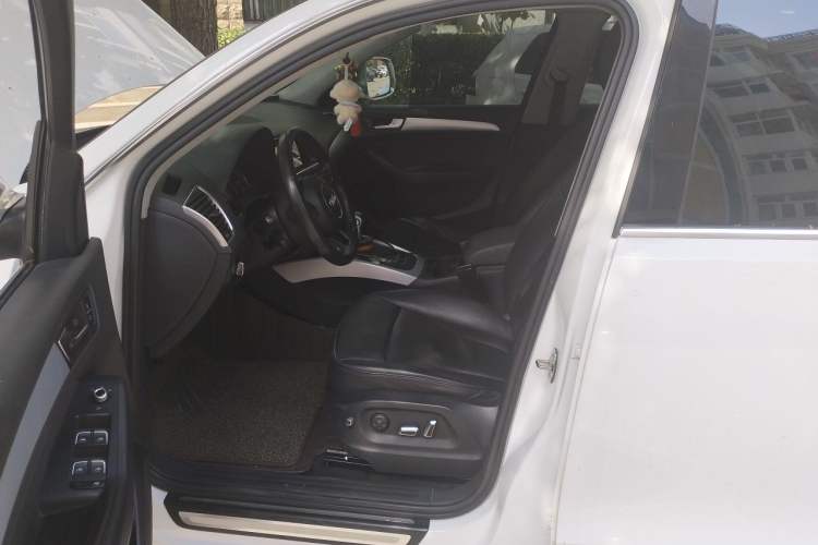 Used Audi Q5 2013 40 TFSI Technology Edition Driver Seat