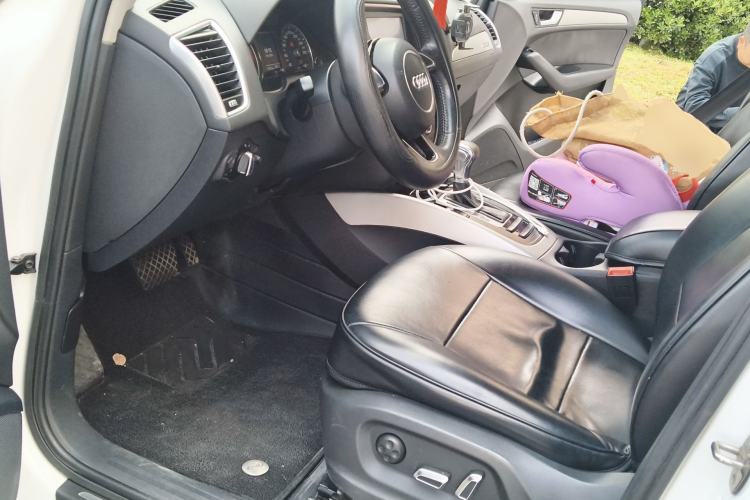 Used Audi Q5 2013 40 TFSI Ambition Driver Seat