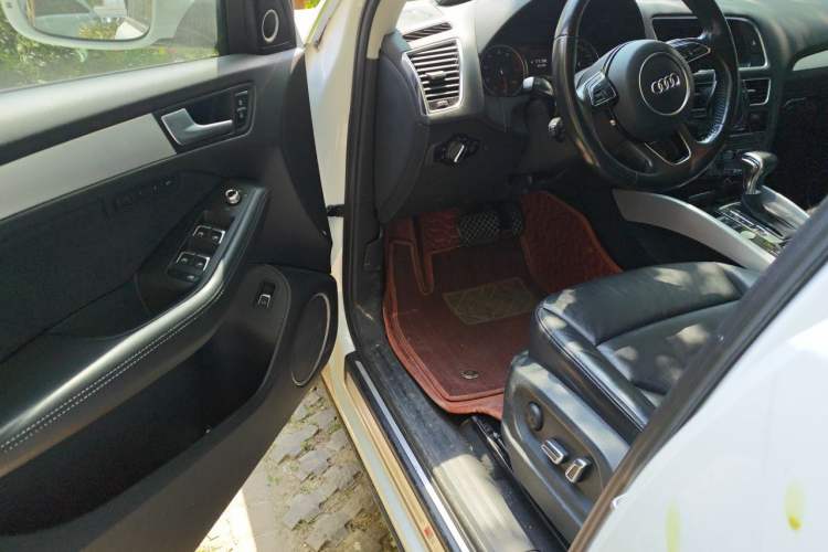Used Audi Q5 2013 45 TFSI quattro Sport Edition Driver Seat
