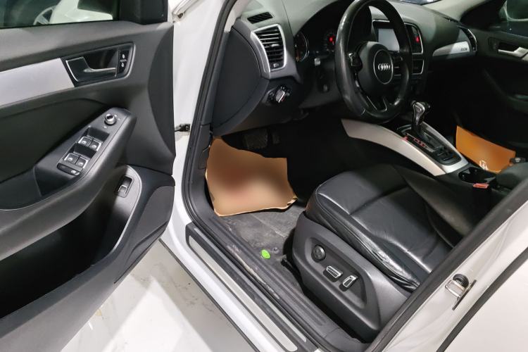 Used Audi Q5 2013 40 TFSI Technology Edition Driver Seat
