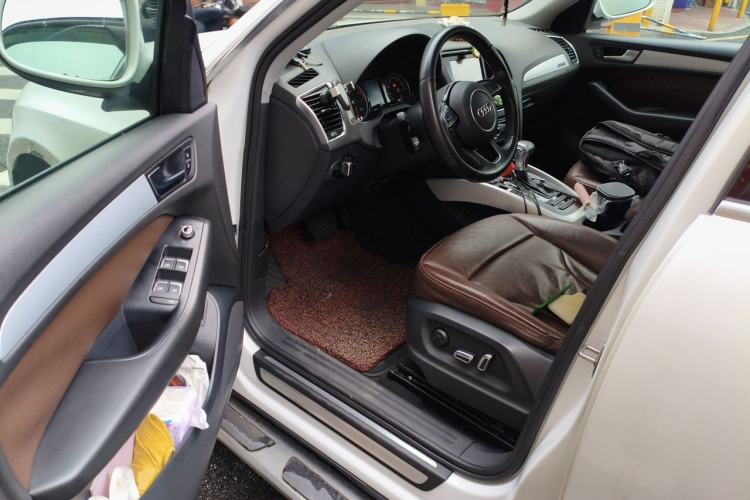 Used Audi Q5 2013 40 TFSI Technology Edition Driver Seat