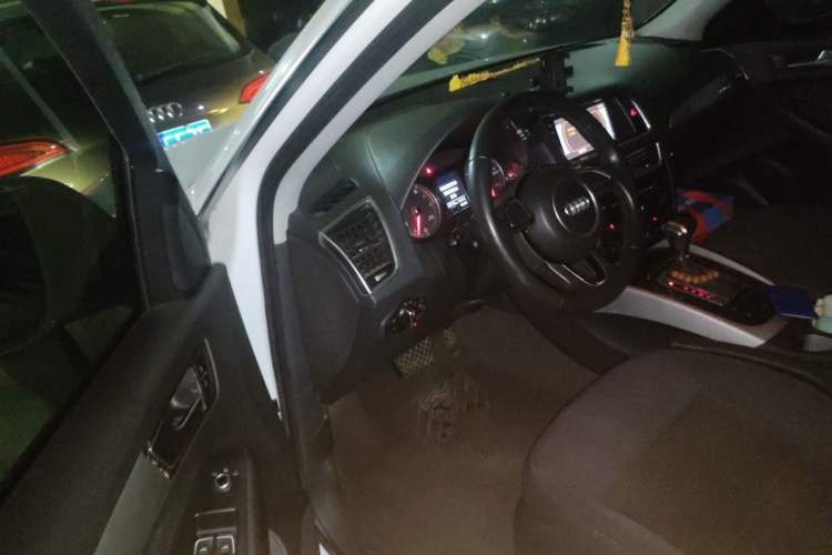 Used Audi Q5 2013 40 TFSI Ambition Driver Seat