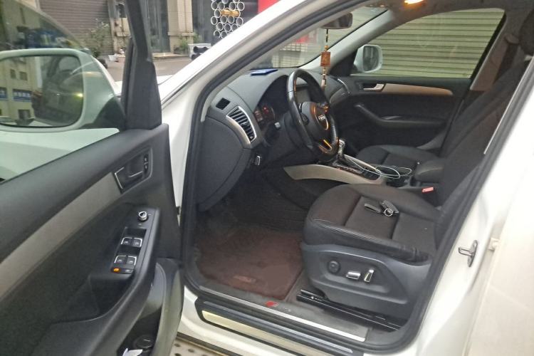 Used Audi Q5 2013 40 TFSI Ambition Driver Seat