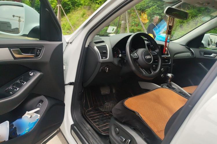 Used Audi Q5 2013 40 TFSI Ambition Driver Seat