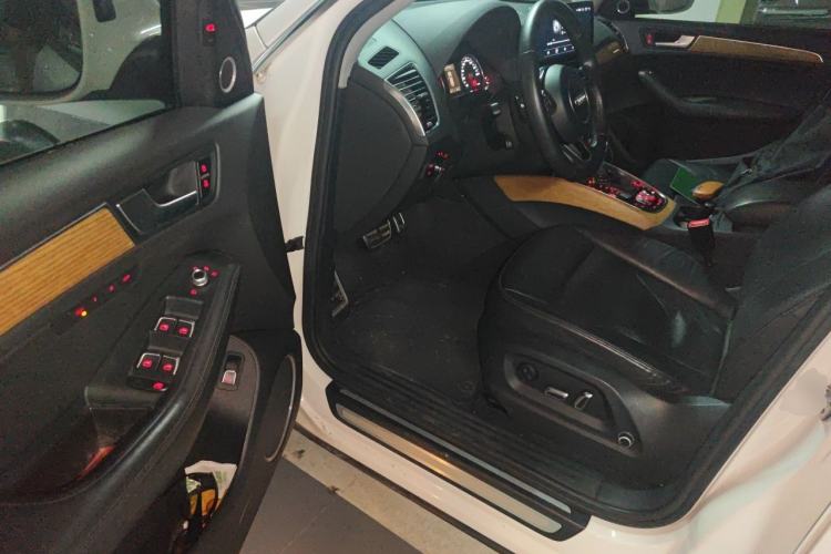 Used Audi Q5 2013 45 TFSI quattro off-road version Driver Seat