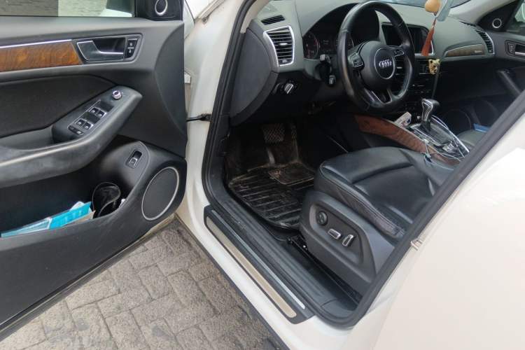 Used Audi Q5 2013 40 TFSI Comfort Edition Driver Seat