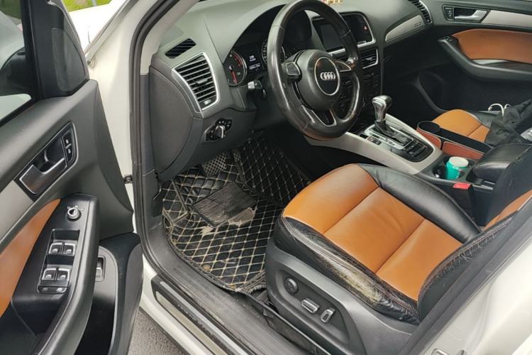 Used Audi Q5 2013 40 TFSI Ambition Driver Seat